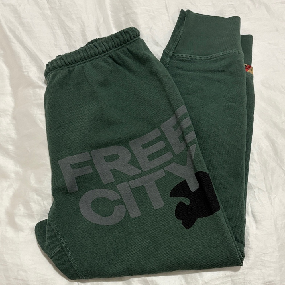 Freecity Green Capri Sweat Pants. NWOT